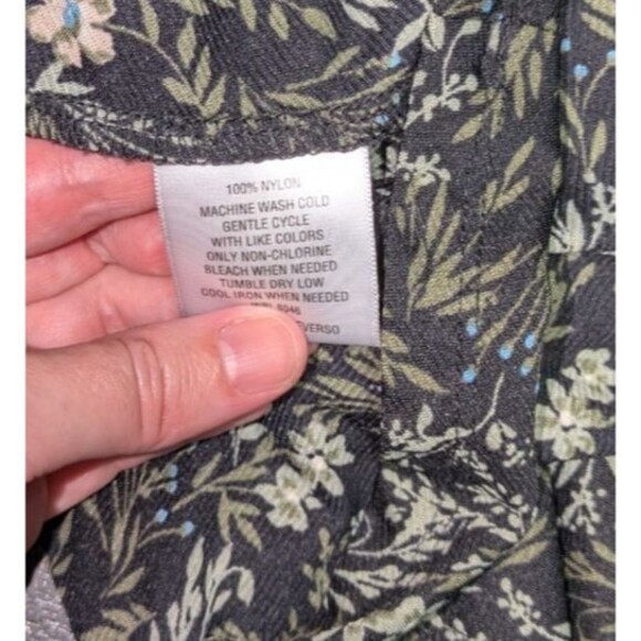 Style & Co Blouse 2X Women's Black Floral Vneck Long Sleeve Layered Nylon Gothic - Picture 7 of 7